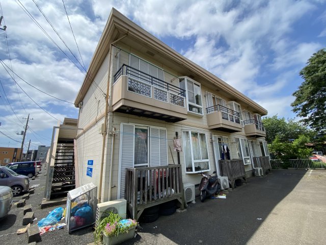 京成本線 京成成田駅 バス乗車時間：26分 最寄りバス停で下車 徒歩2分 築39年