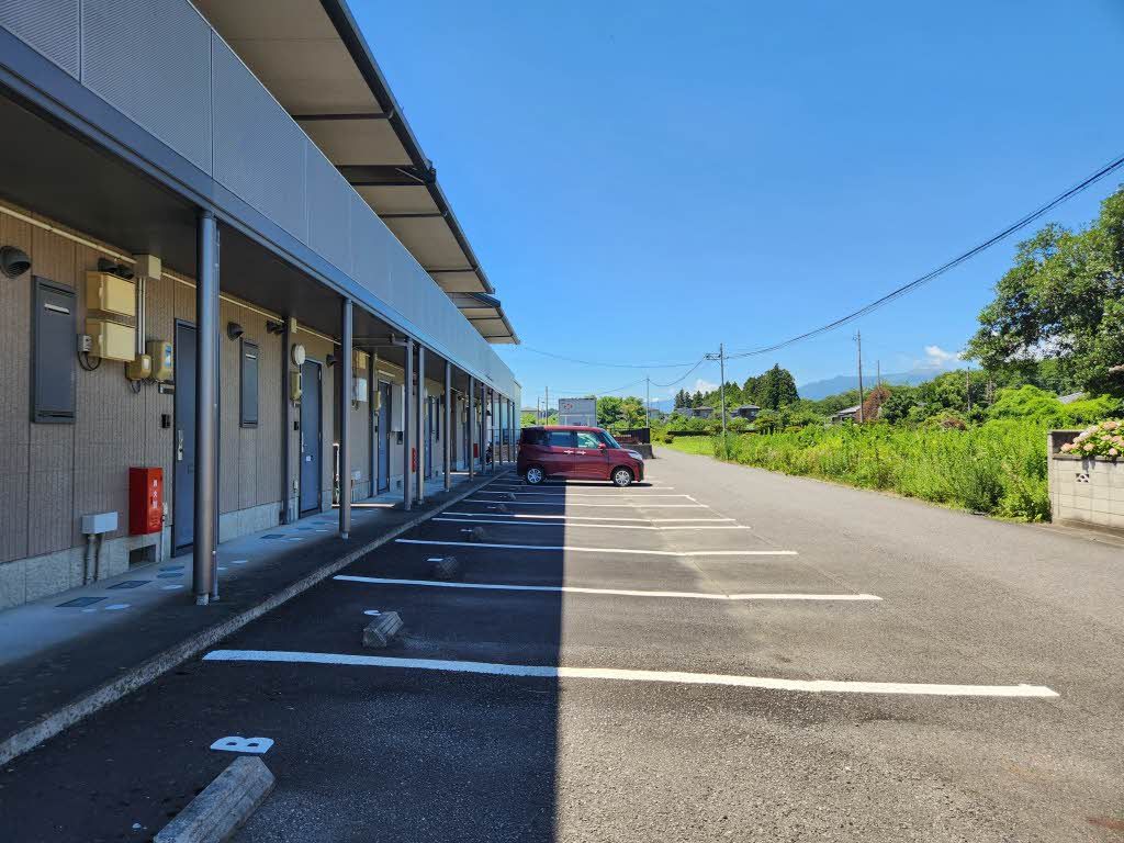 建物外観　駐車場