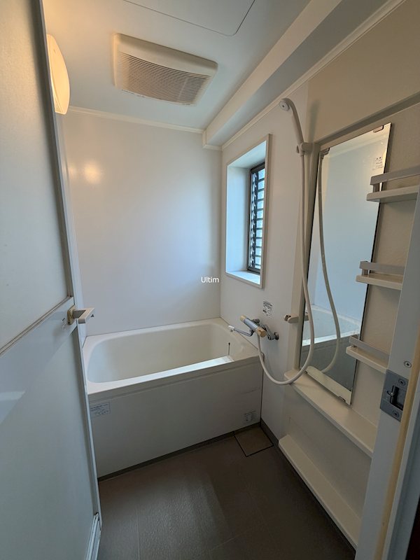 バス・シャワールーム　※別のお部屋の写真です