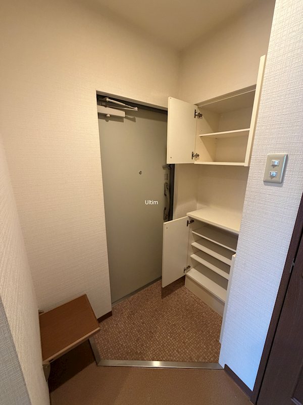 玄関　※別のお部屋の写真です