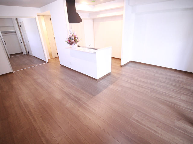 居室・リビング　※他室写真、現況優先。【注意】床・建具の色が違う等あり※