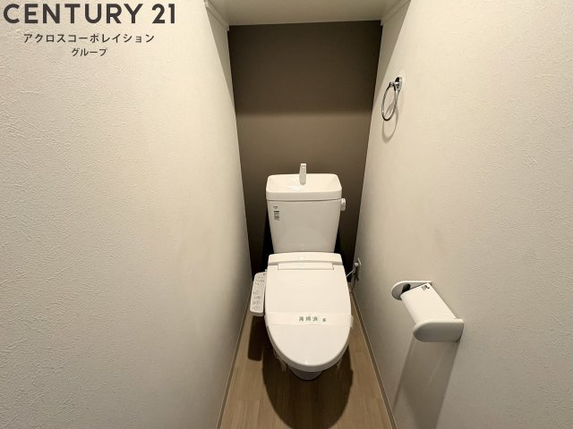 トイレ　温水洗浄便座付きのトイレです♪