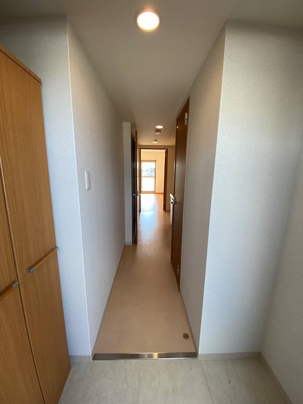 玄関　違うお部屋の写真です。ご参考までに