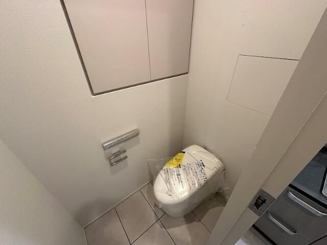 トイレ　落ち着いた色調のトイレです