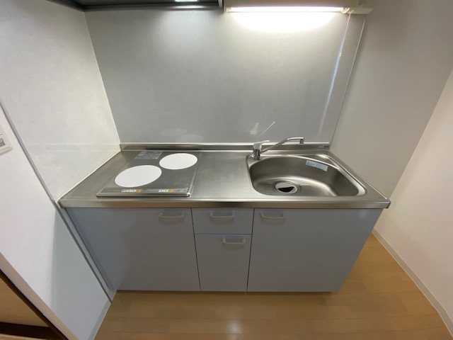 キッチン　２口IHコンロ付※同タイプ参照、クロス等が異なります。