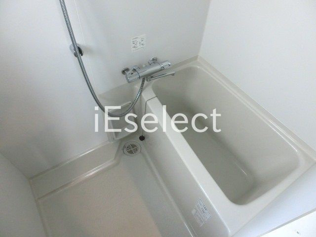 バス・シャワールーム　綺麗な浴槽