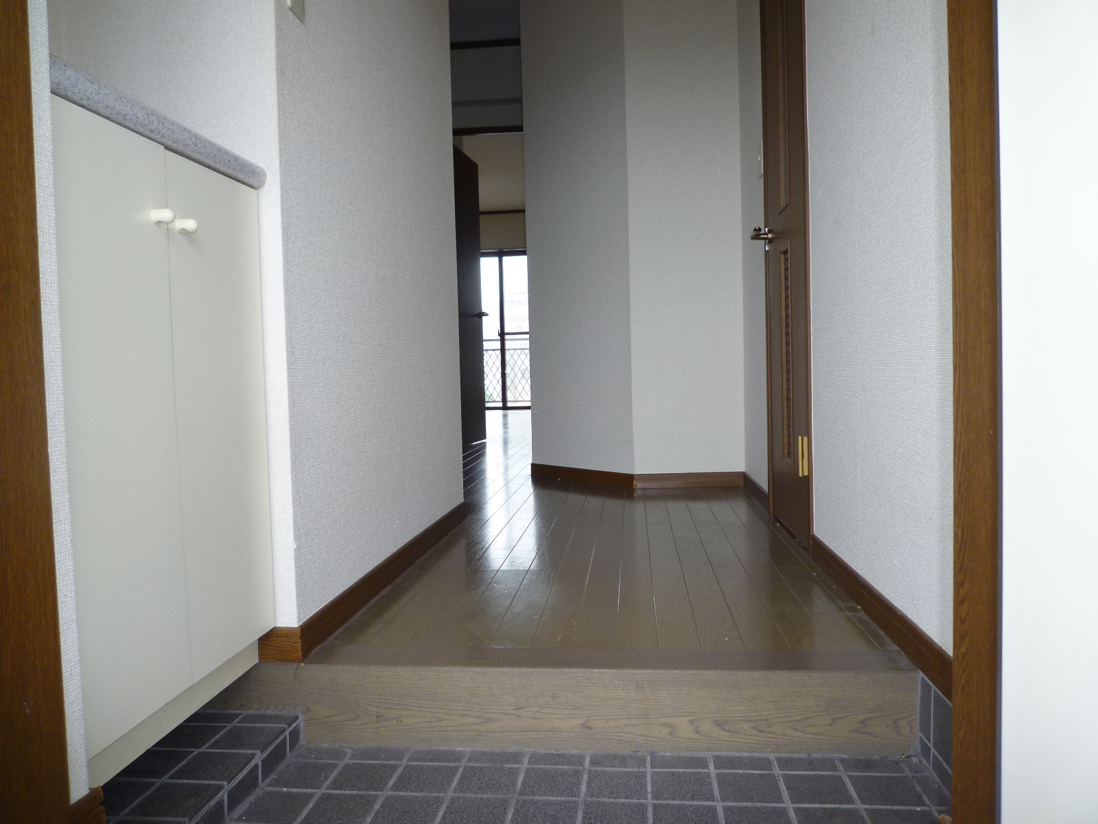 玄関　シューズボックスがあります。