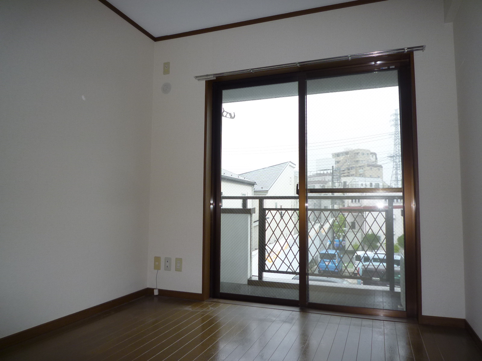 居室・リビング　南側洋室です。