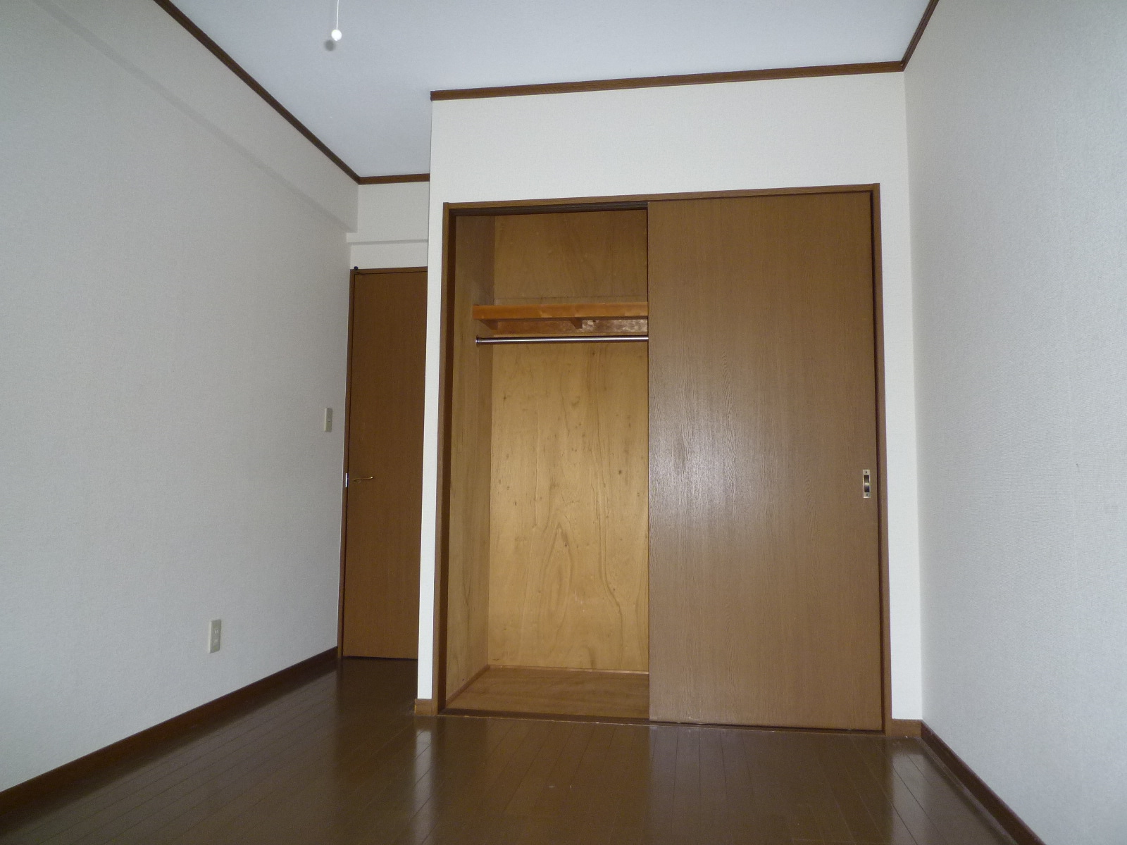 その他設備　南側洋の収納です。