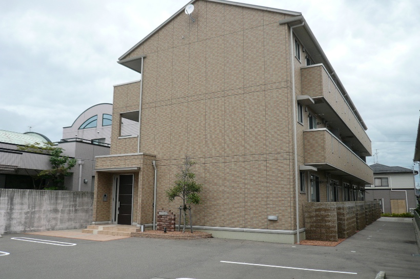 メゾン　ド　ヤスカの建物外観