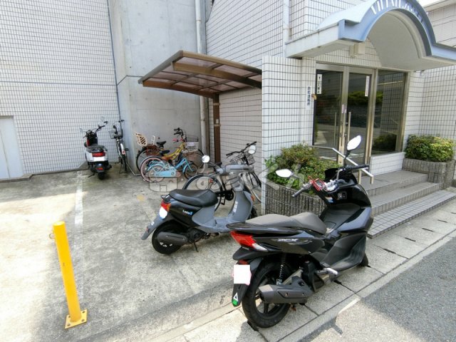 【神戸市須磨区稲葉町のマンションの駐車場】