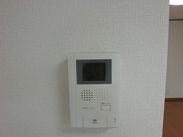 セキュリティ　TVモニター付インターホン(同タイプの他の部屋の写真です)
