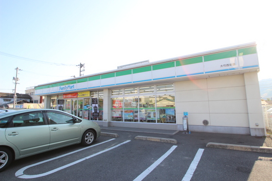 コンビニ　ファミリーマート大竹西栄店（コンビニ）まで302m