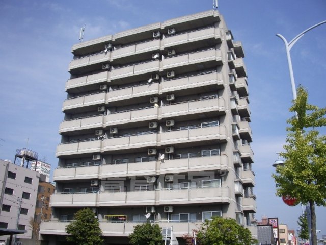 名古屋市南区柴田本通のマンションの建物外観