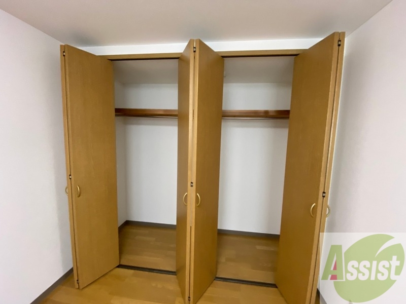 収納　寝室の収納です。部屋がすっきり片付きます。