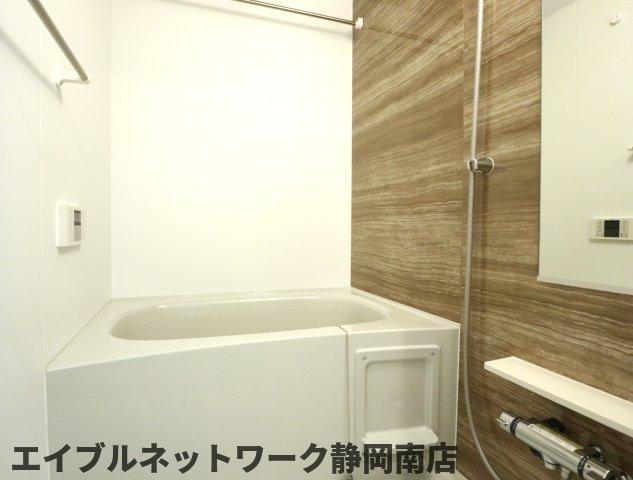 バス・シャワールーム　落ち着いた空間のお風呂です
