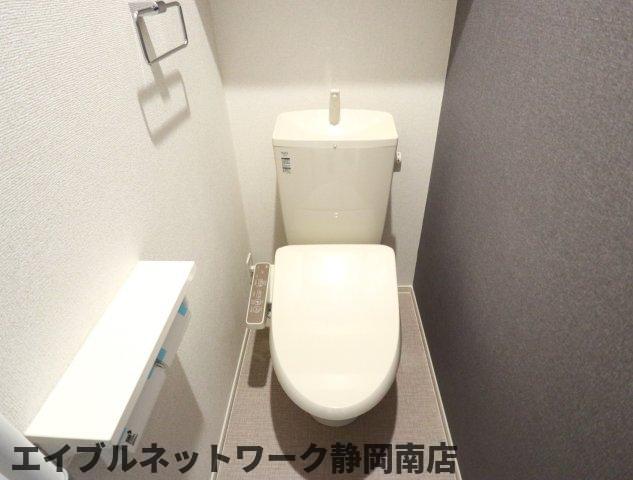 トイレ　温水洗浄便座