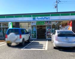 コンビニ　ファミリーマート深谷西大沼店（コンビニ）まで398m