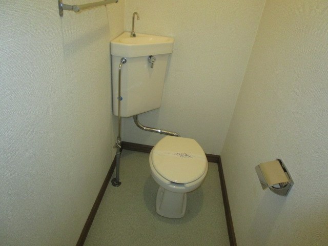 【札幌市東区本町二条のアパートのトイレ】