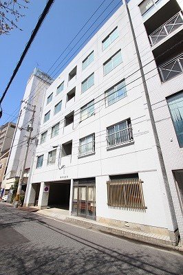 広島市中区大手町のマンションの建物外観