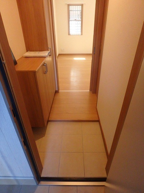 玄関　写真は同型タイプ