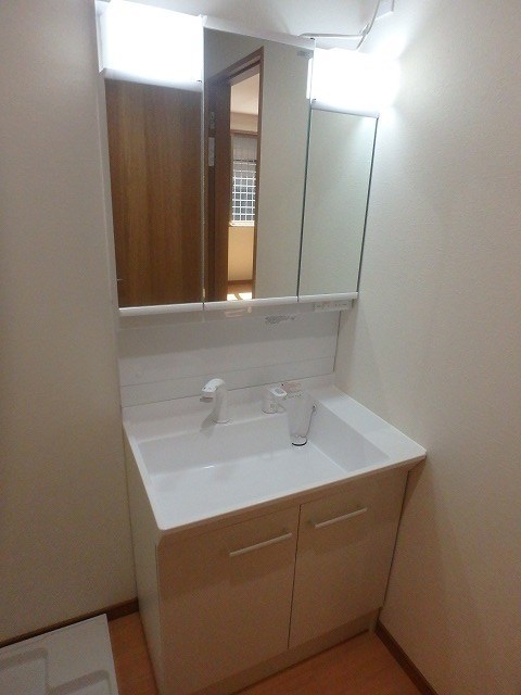 洗面設備　写真は同型タイプ