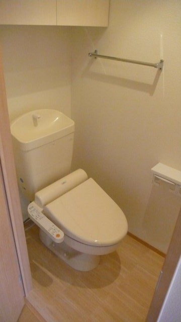 トイレ　温水洗浄便座付トイレ