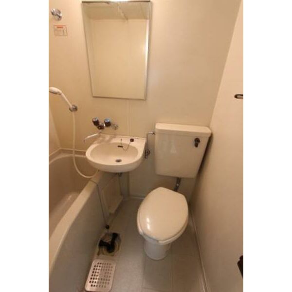 トイレ　落ち着いた色調のトイレです