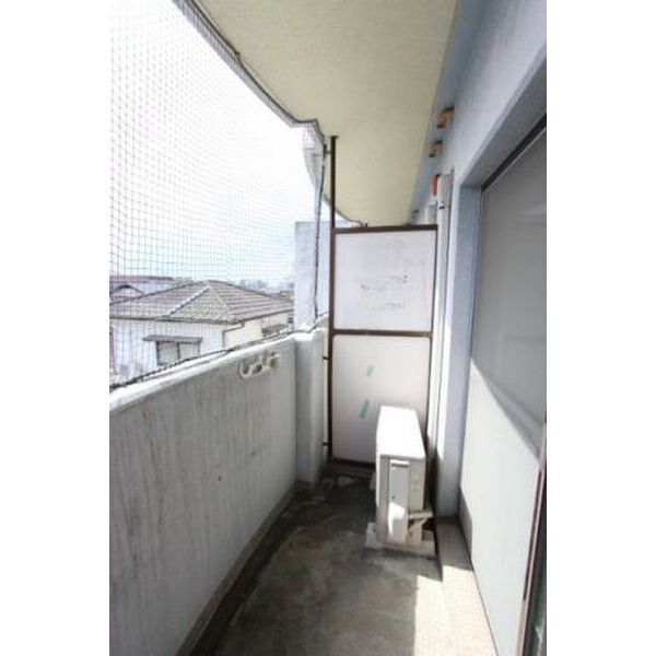 バルコニー　開放的で明るい空間を演出してくれるバルコニーです