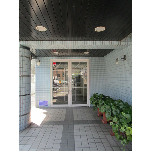 エントランス　清潔なエントランスです