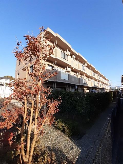 三島市富士ビレッジのマンションの建物外観