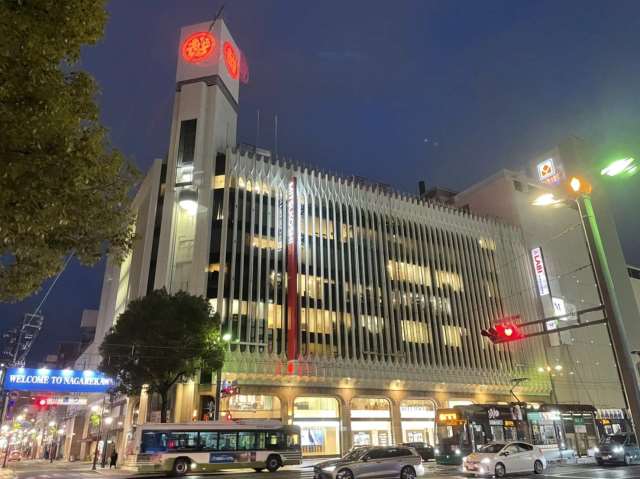 ショッピングセンター　三越デパート（ショッピングセンター）まで699m