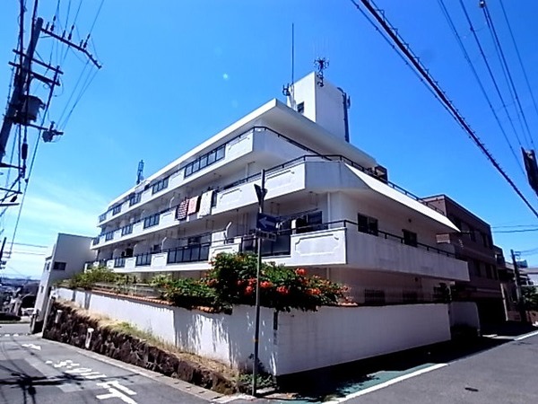 神戸市中央区上筒井通のマンションの建物外観