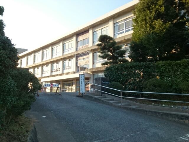 小学校　豊川市立御油小学校（小学校）まで449m