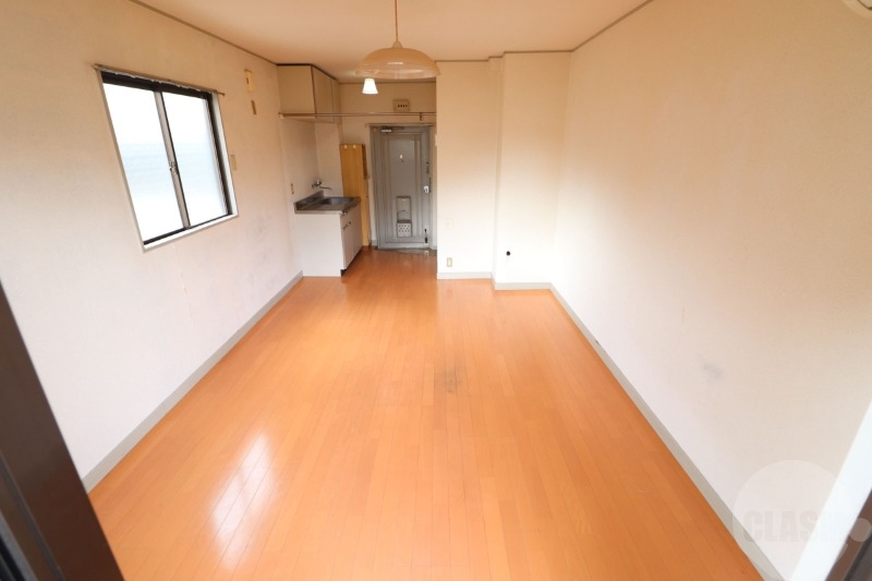 居室・リビング　７帖の明るい洋室です