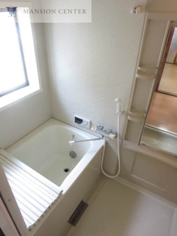 バス・シャワールーム　大き目の鏡です。