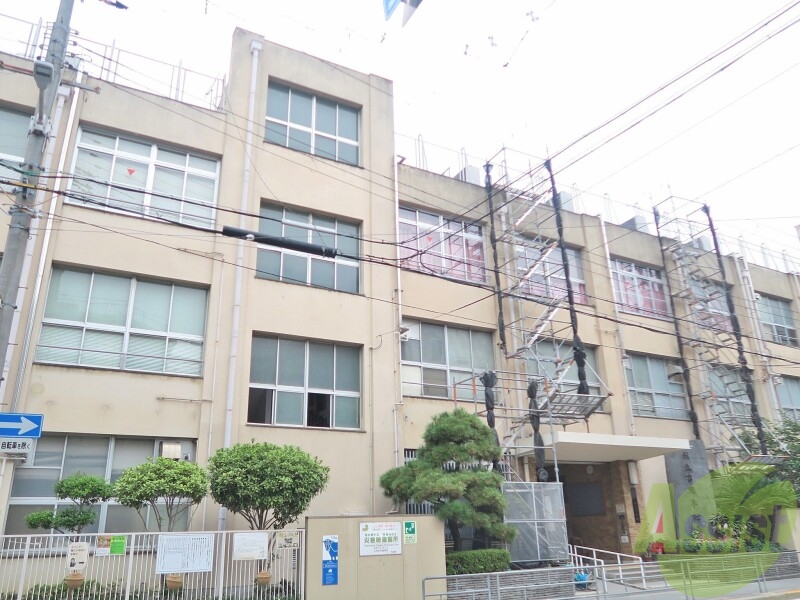 【大阪市西区南堀江のマンションの小学校】