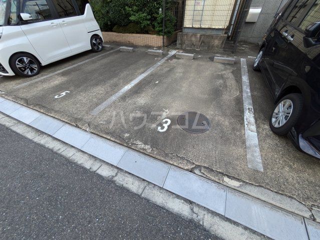 【グリーンコーポ一宮の駐車場】