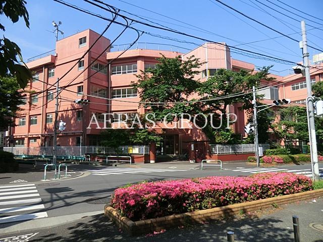 【ハーモニーレジデンス西巣鴨の小学校】