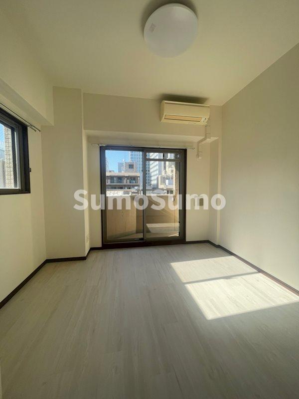 その他部屋・スペース　落ち着いた色調の寝室です