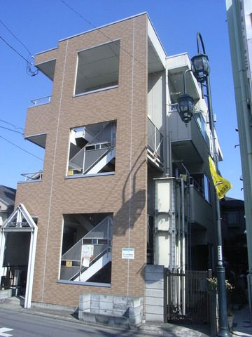 狭山市大字東三ツ木のマンションの建物外観