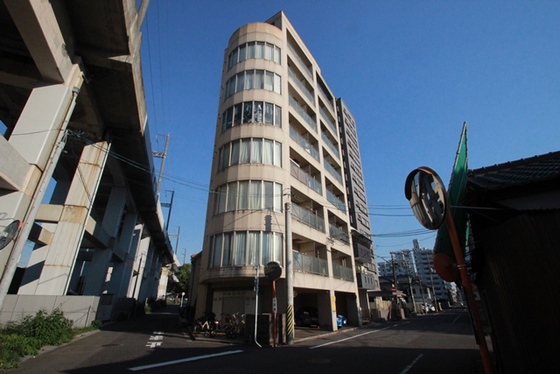 プロヴァンス東白島の建物外観