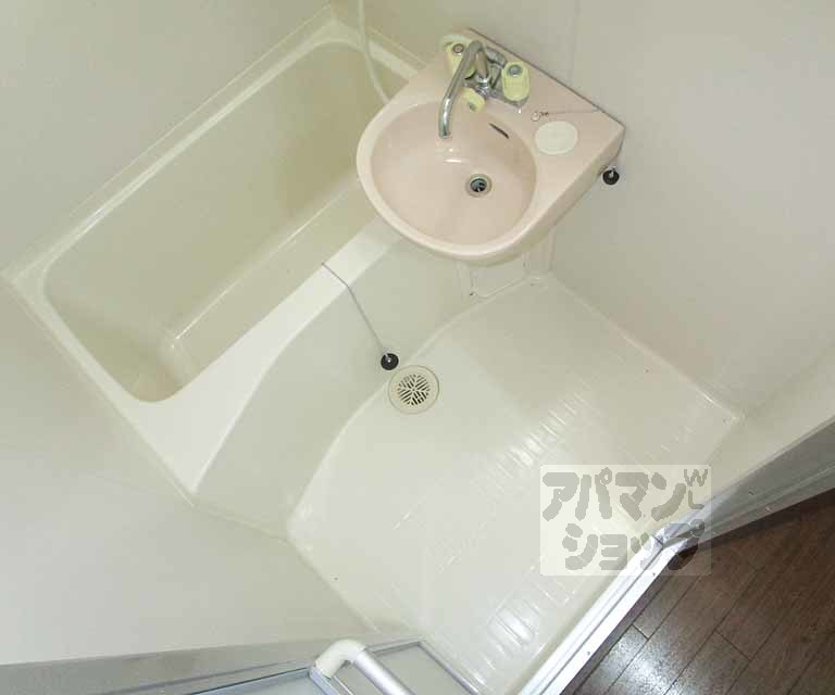 バス・シャワールーム　１０６号室の写真です。