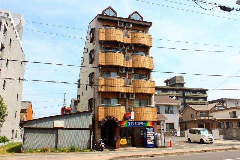 高松市福岡町のアパートの建物外観