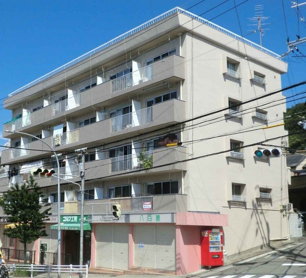 諏訪山マンションの建物外観