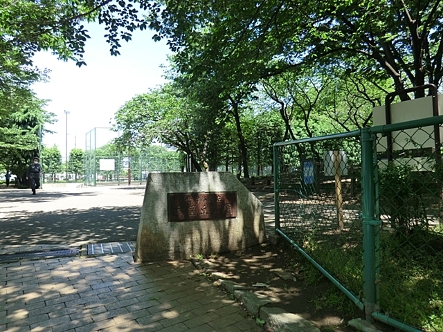 【世田谷区船橋のマンションの公園】