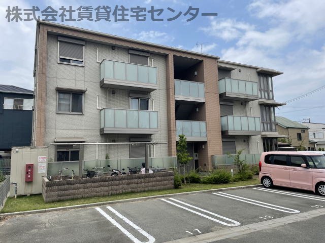 和歌山市西浜のマンションの建物外観