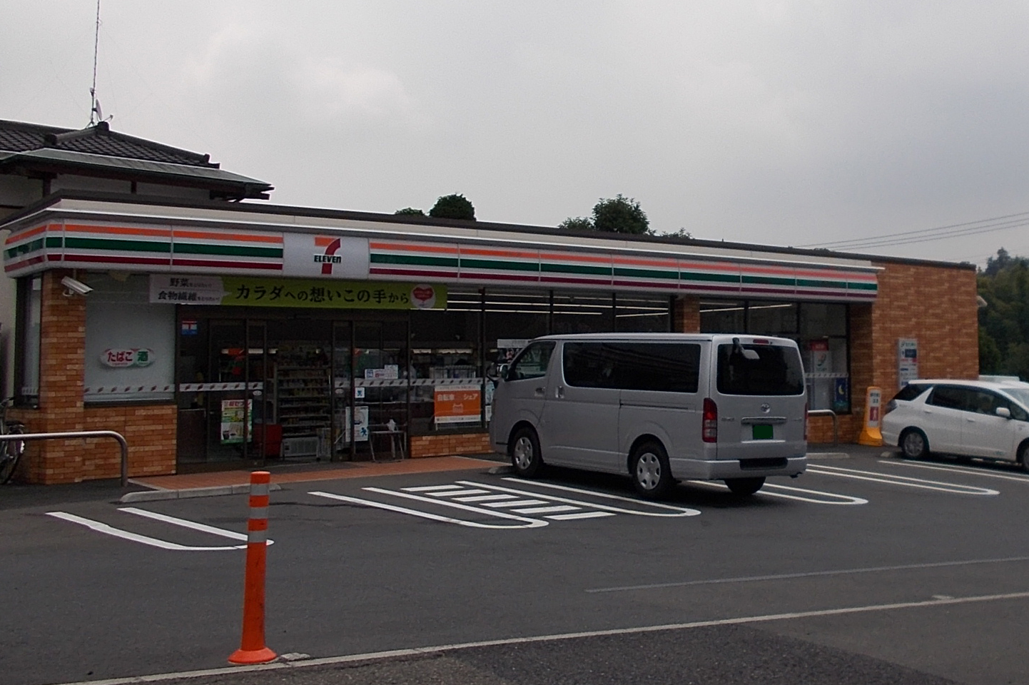 東急田園都市線 たまプラーザ駅 バス乗車時間：8分 最寄りバス停で下車 徒歩1分 2階建 築37年の周辺写真