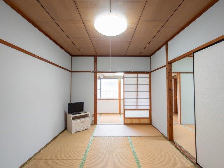 居室・リビング　テレビ設置済みです♪