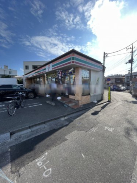 コンビニ　セブン（コンビニ）まで571m